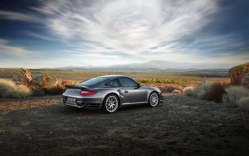 Porsche 911 Turbo in desert