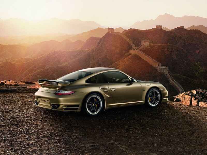 Porsche 911 Turbo S at Great Wall