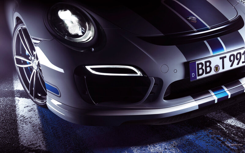 Porsche 911 Turbo S front view