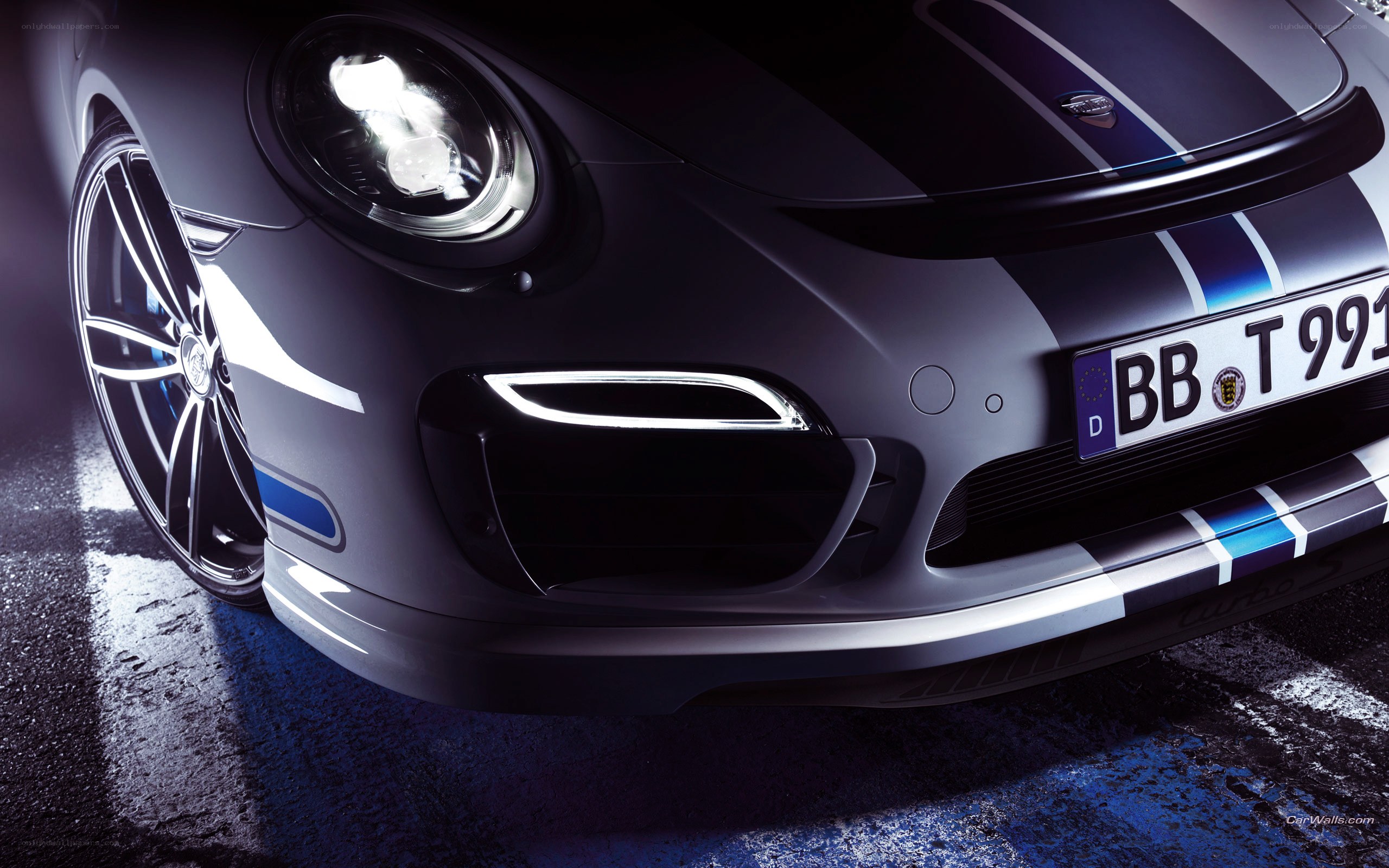 Porsche 911 Turbo S front view