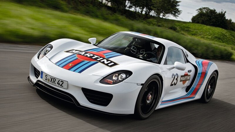 Porsche 918 Spyder in Martini livery
