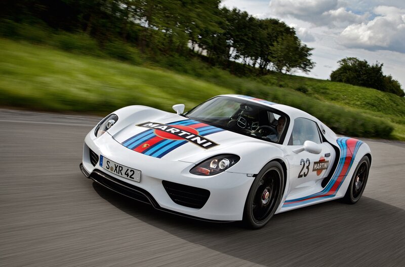 Porsche 918 Spyder in Martini livery