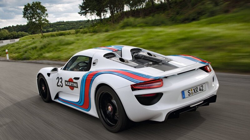Porsche 918 Spyder in Martini livery