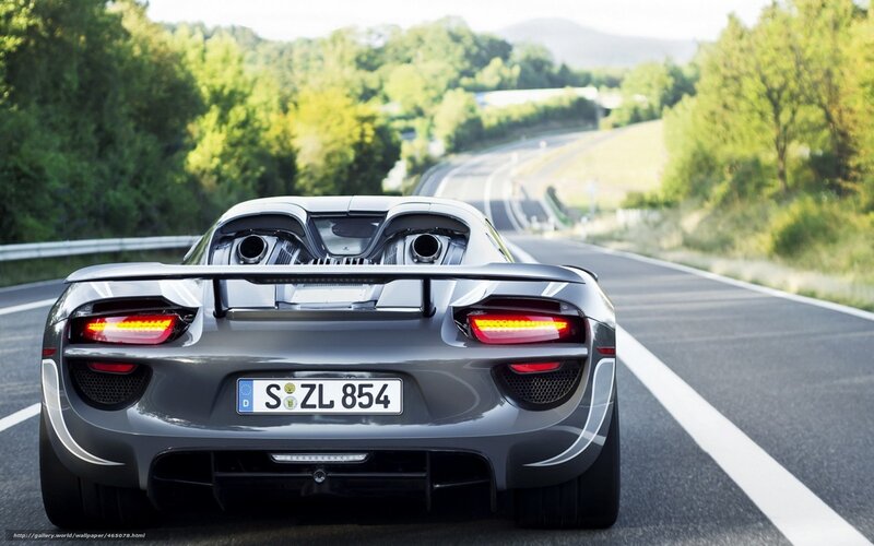 Porsche 918 Spyder on a winding road