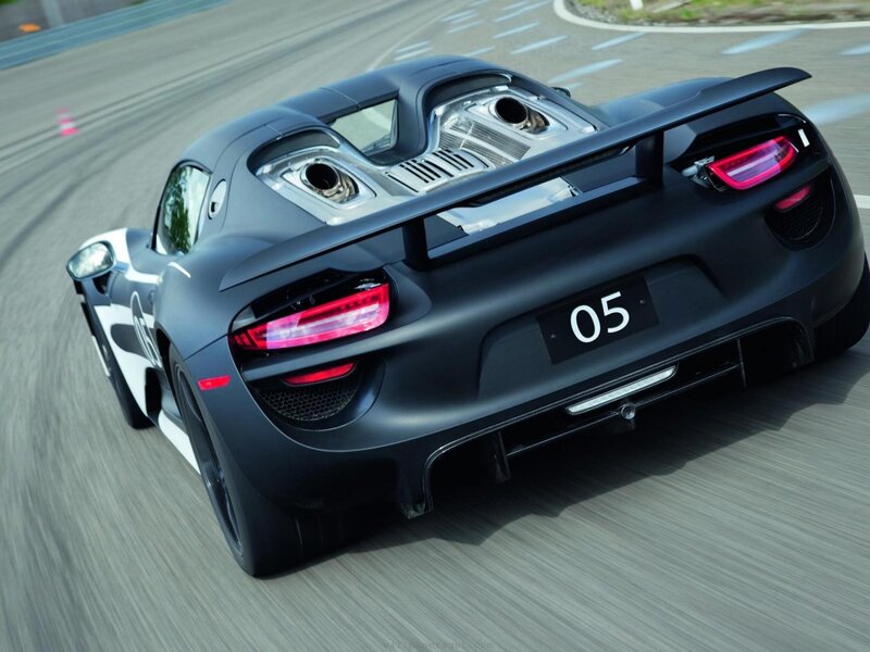 Porsche 918 Spyder on track