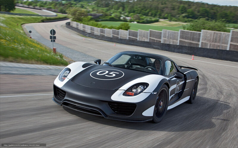 Porsche 918 Spyder on track