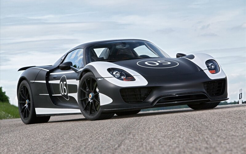 Porsche 918 Spyder race car