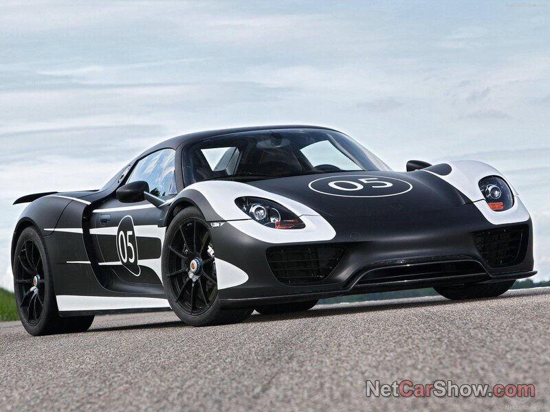 Porsche 918 Spyder race car