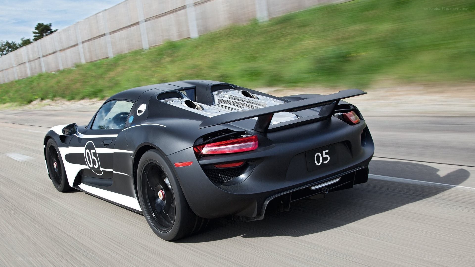 Porsche 918 Spyder racing