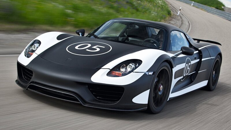 Porsche 918 Spyder racing