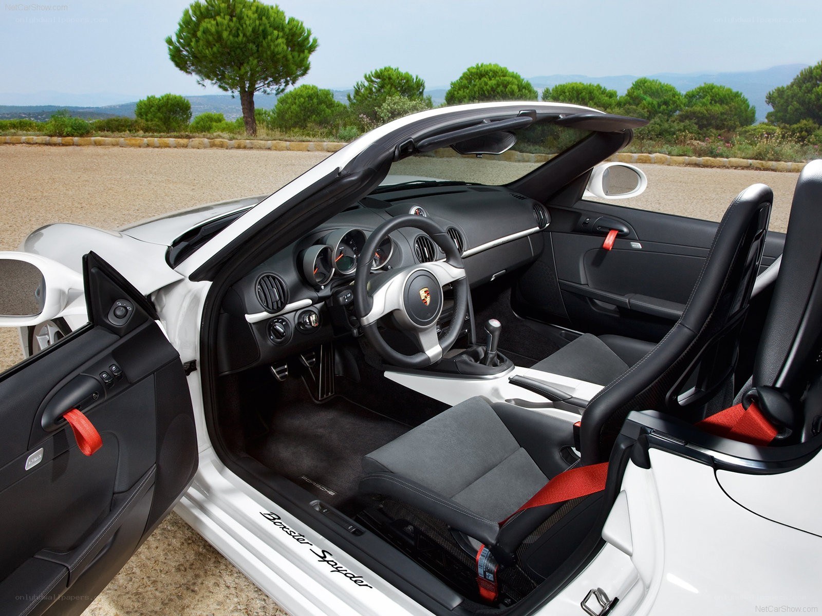Porsche Boxster Spyder interior