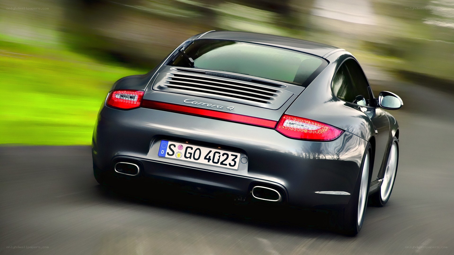 Porsche Carrera 4 in motion