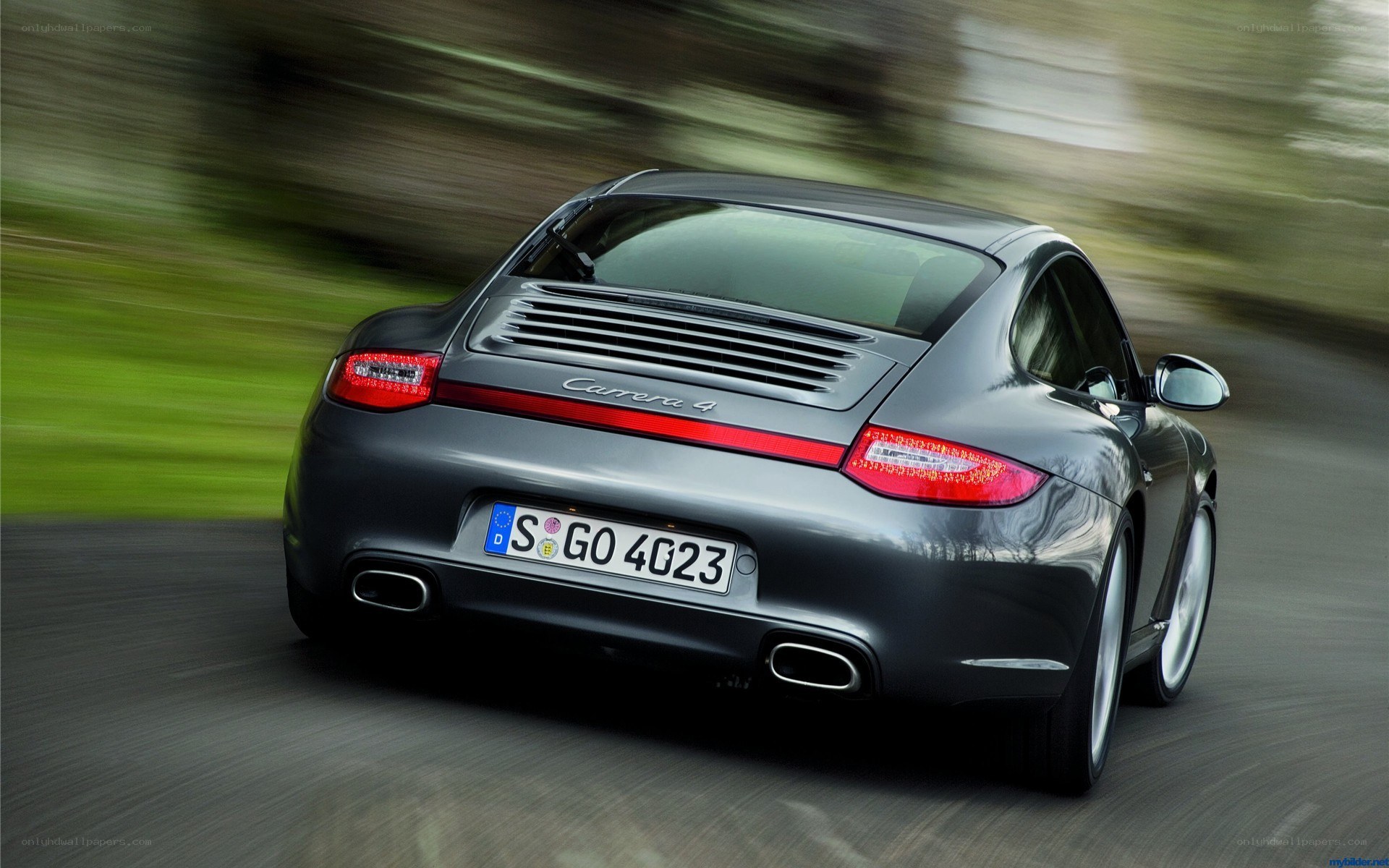 Porsche Carrera 4 in motion
