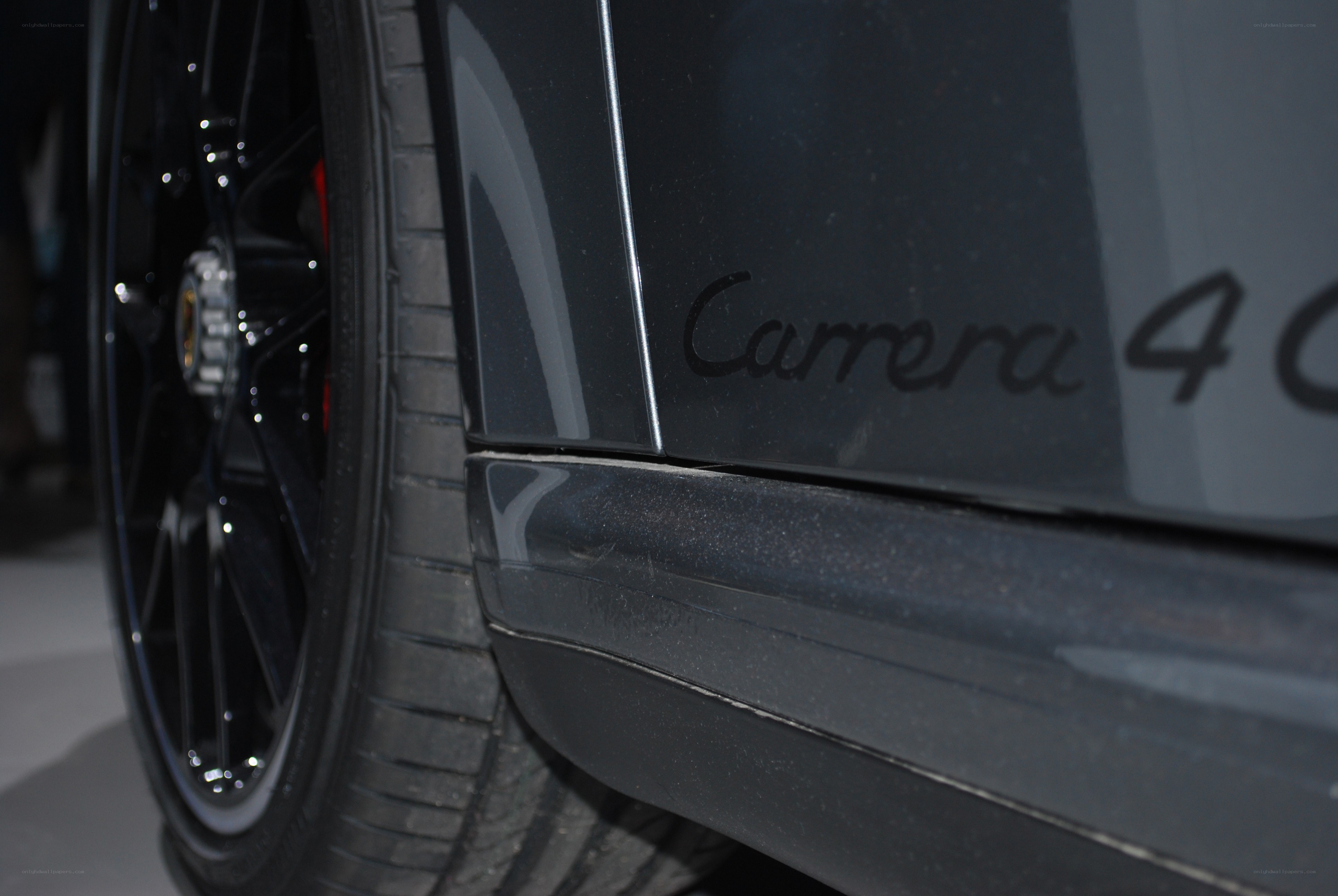 Porsche Carrera 4C side view