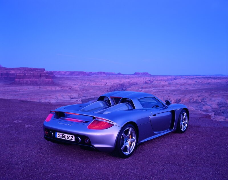 Porsche Carrera GT in desert
