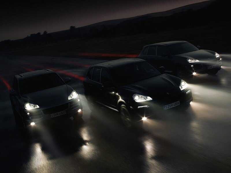 Porsche Cayenne cars at night