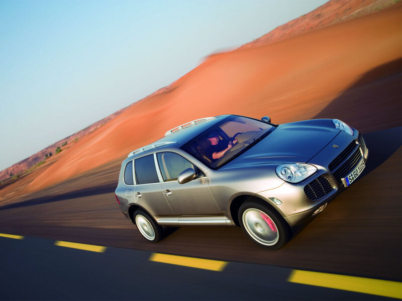 Porsche Cayenne in desert