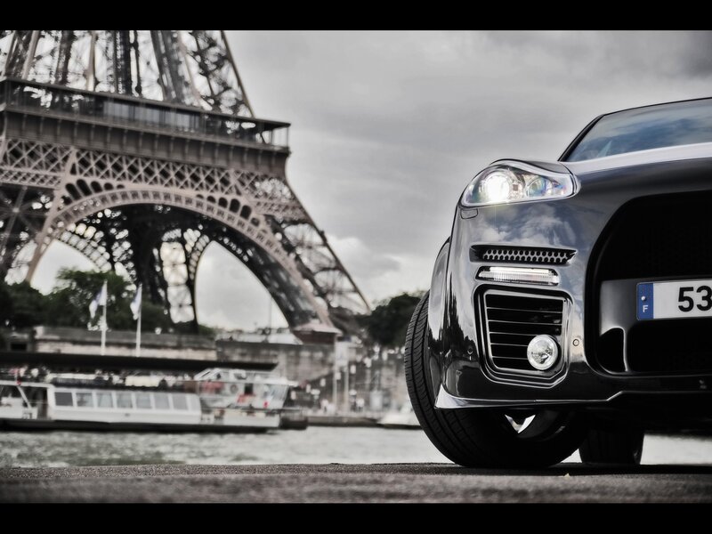 Porsche Cayenne in Paris