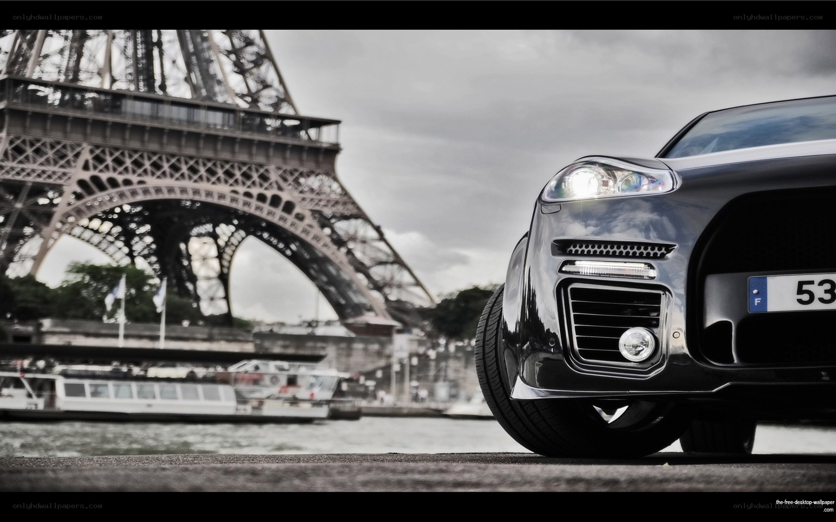 Porsche Cayenne in Paris