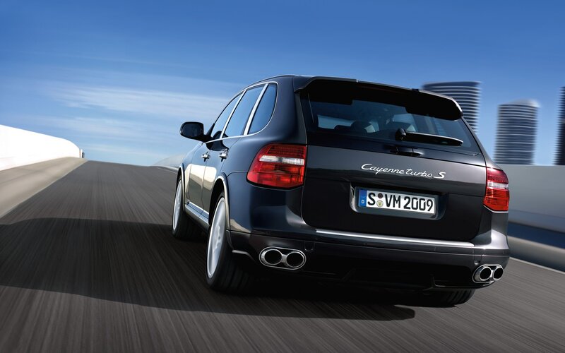Porsche Cayenne Turbo S in motion