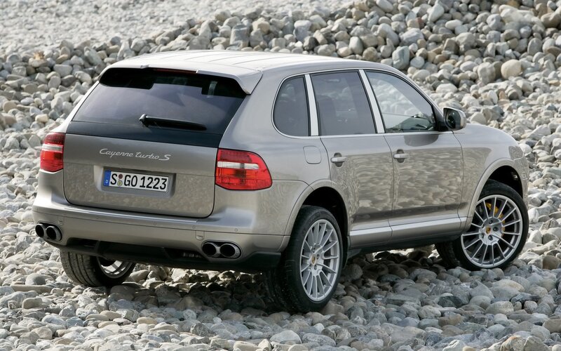 Porsche Cayenne Turbo S on gravel