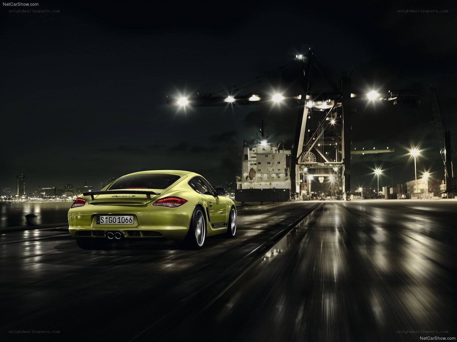 Porsche Cayman R at night