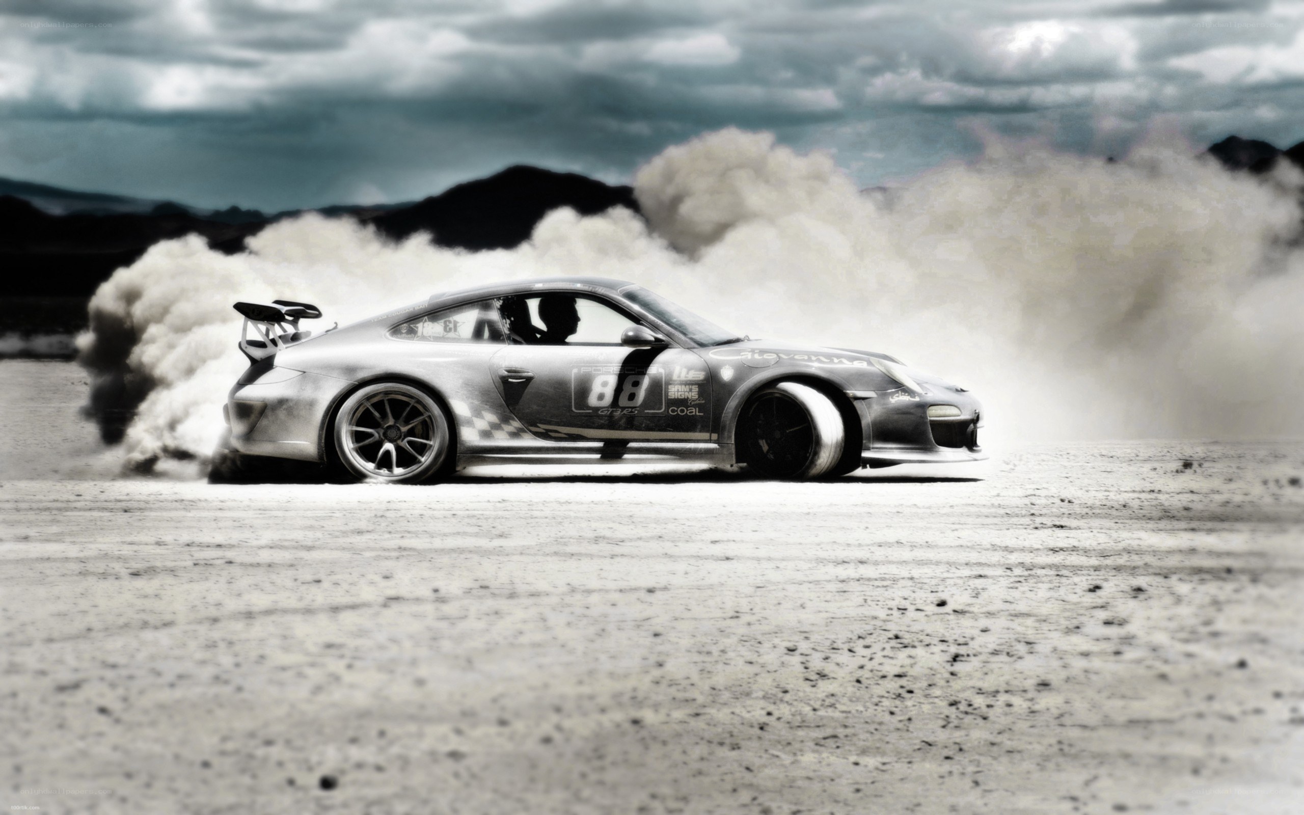 Porsche drifting in dust