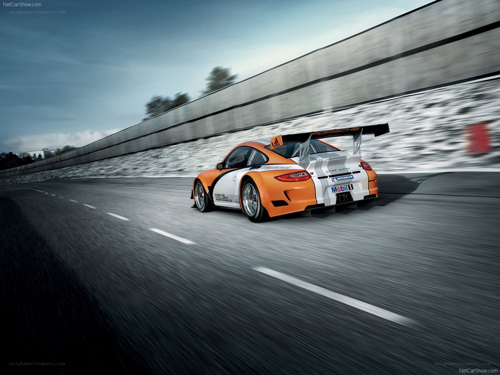 Porsche GT3 Hybrid racing