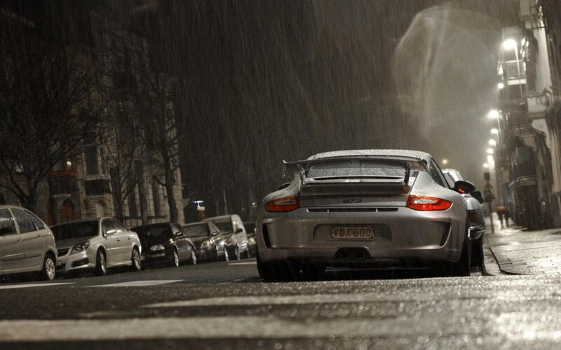 Porsche GT3 in rain at night