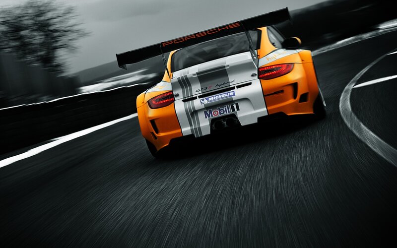Porsche GT3 R Hybrid racing