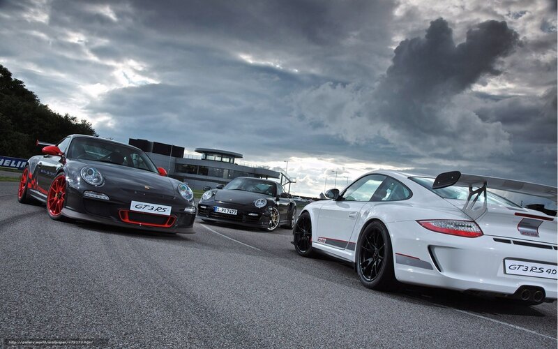 Porsche GT3 RS cars on track