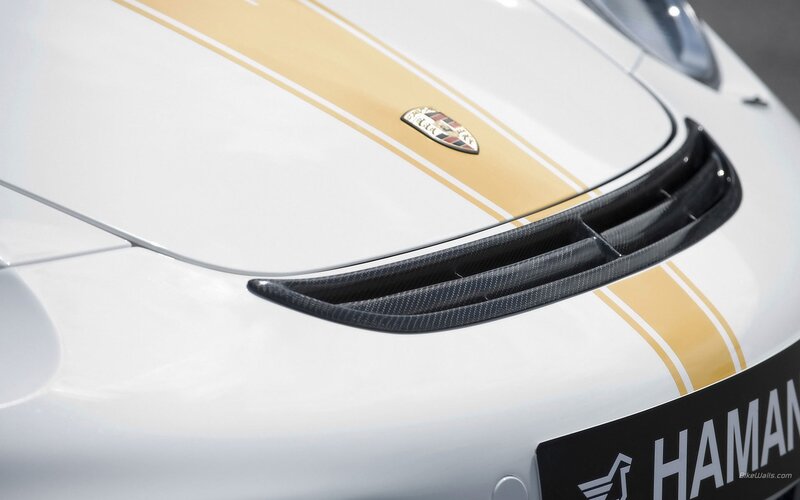 Porsche hood with carbon fiber vent
