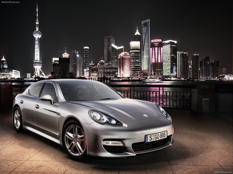 Porsche Panamera at night in Shanghai