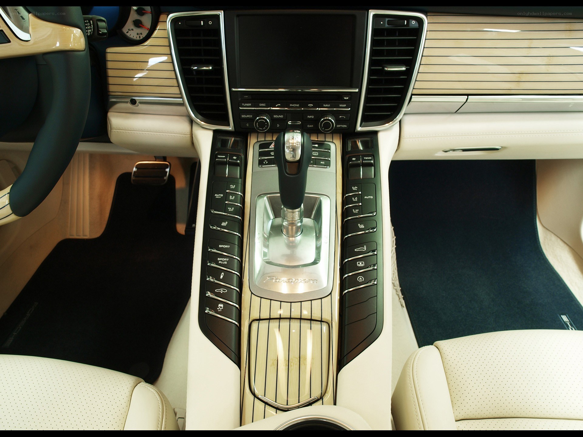 Porsche Panamera interior