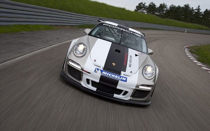 Porsche Race Car — Silver, Dynamic
