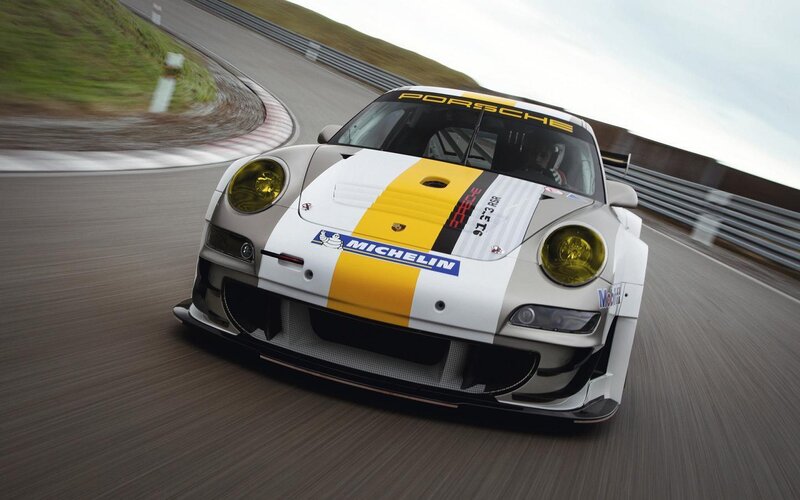 Porsche Race Car — White, Dynamic