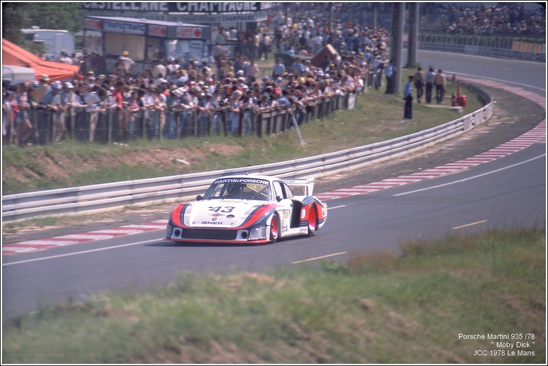 Porsche racing at Le Mans