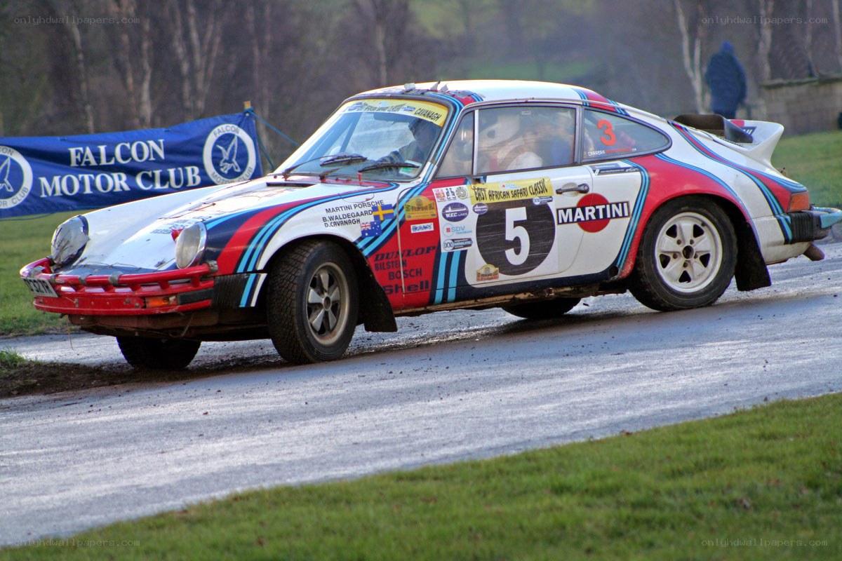 Porsche rally car in action