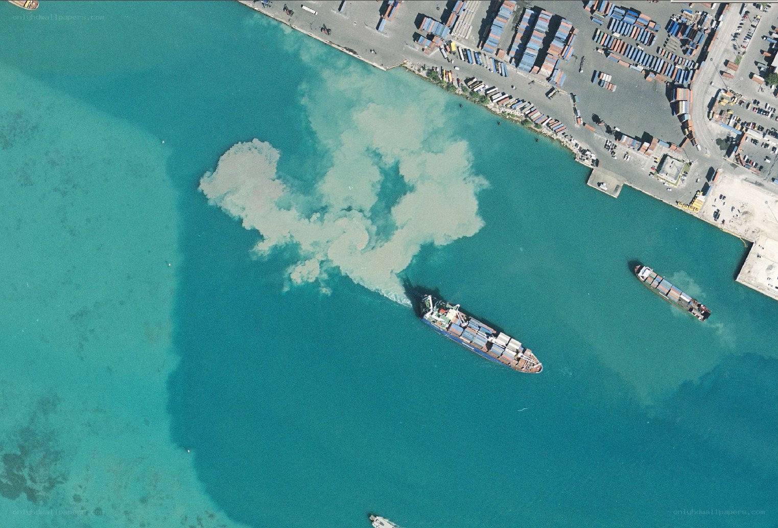 Port with container ships