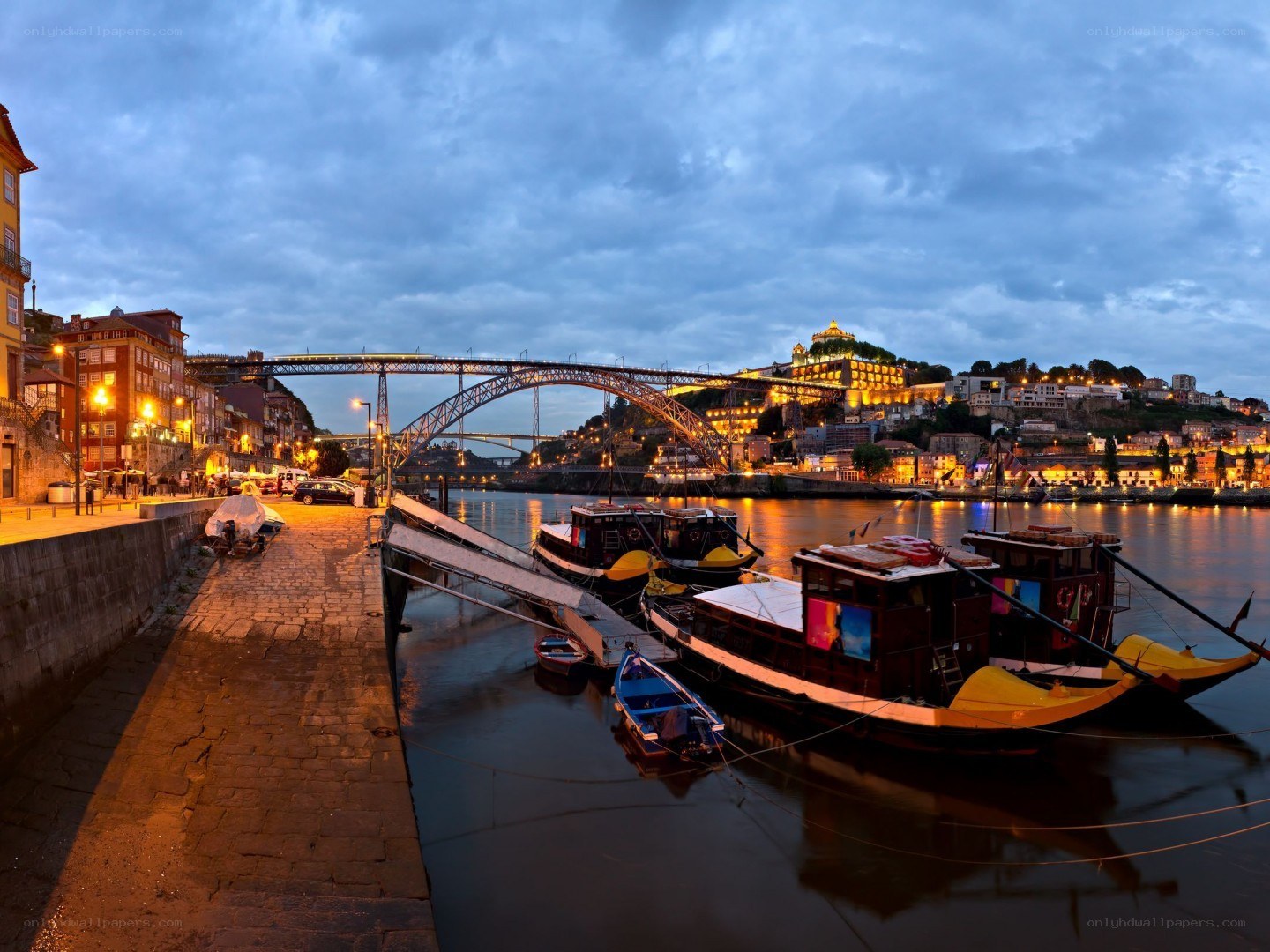 Porto riverfront at dusk