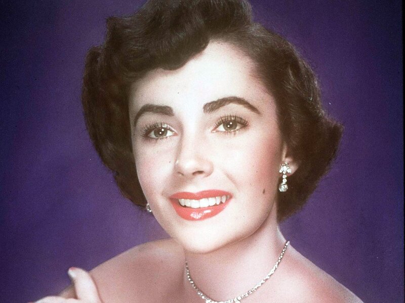 Portrait of a woman in pearls