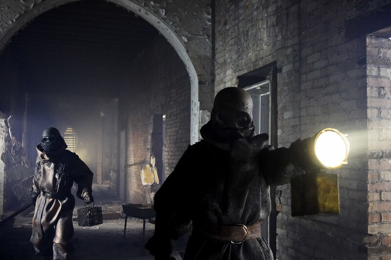 Post-apocalyptic explorers in bunker
