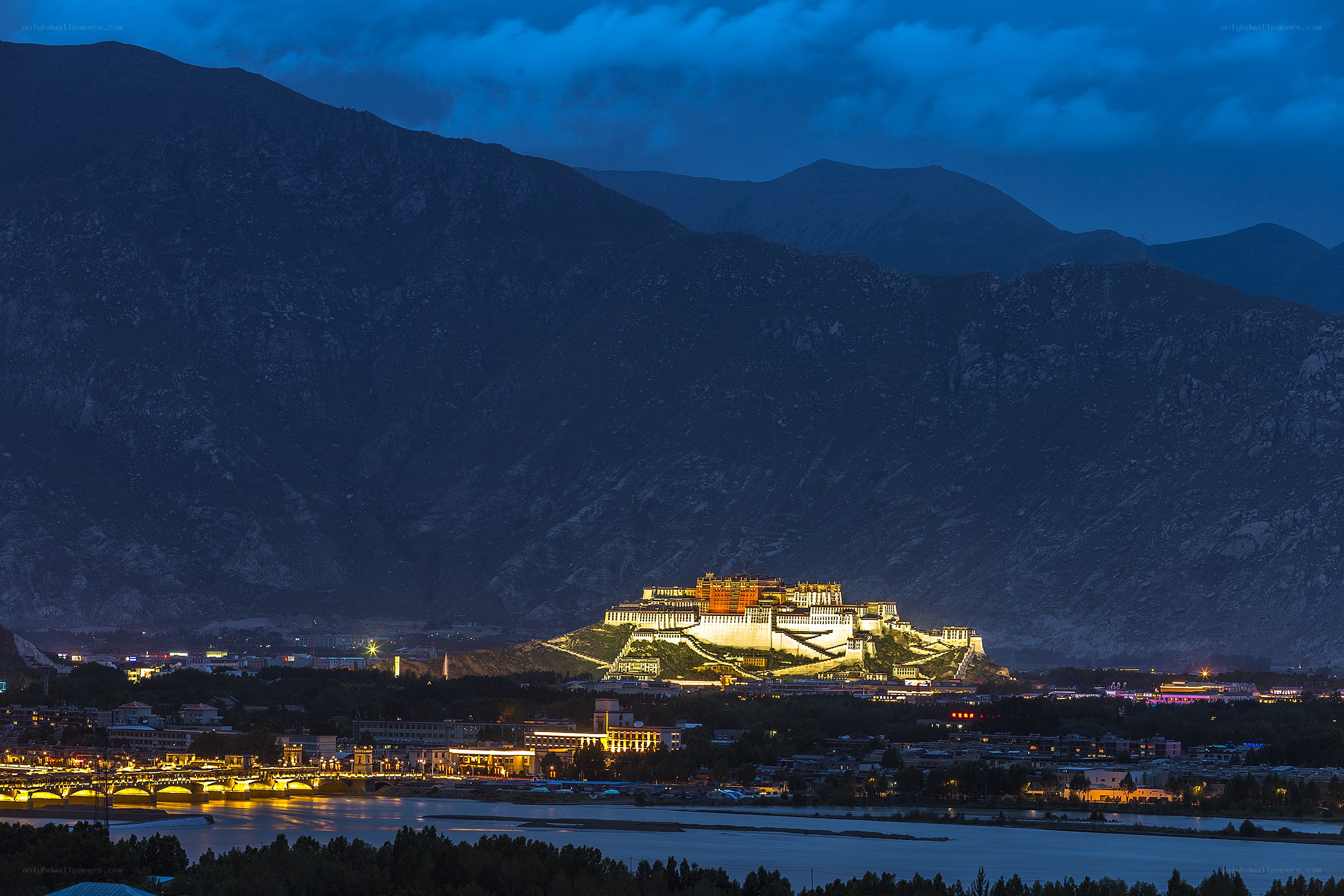 Potala Palace at dusk