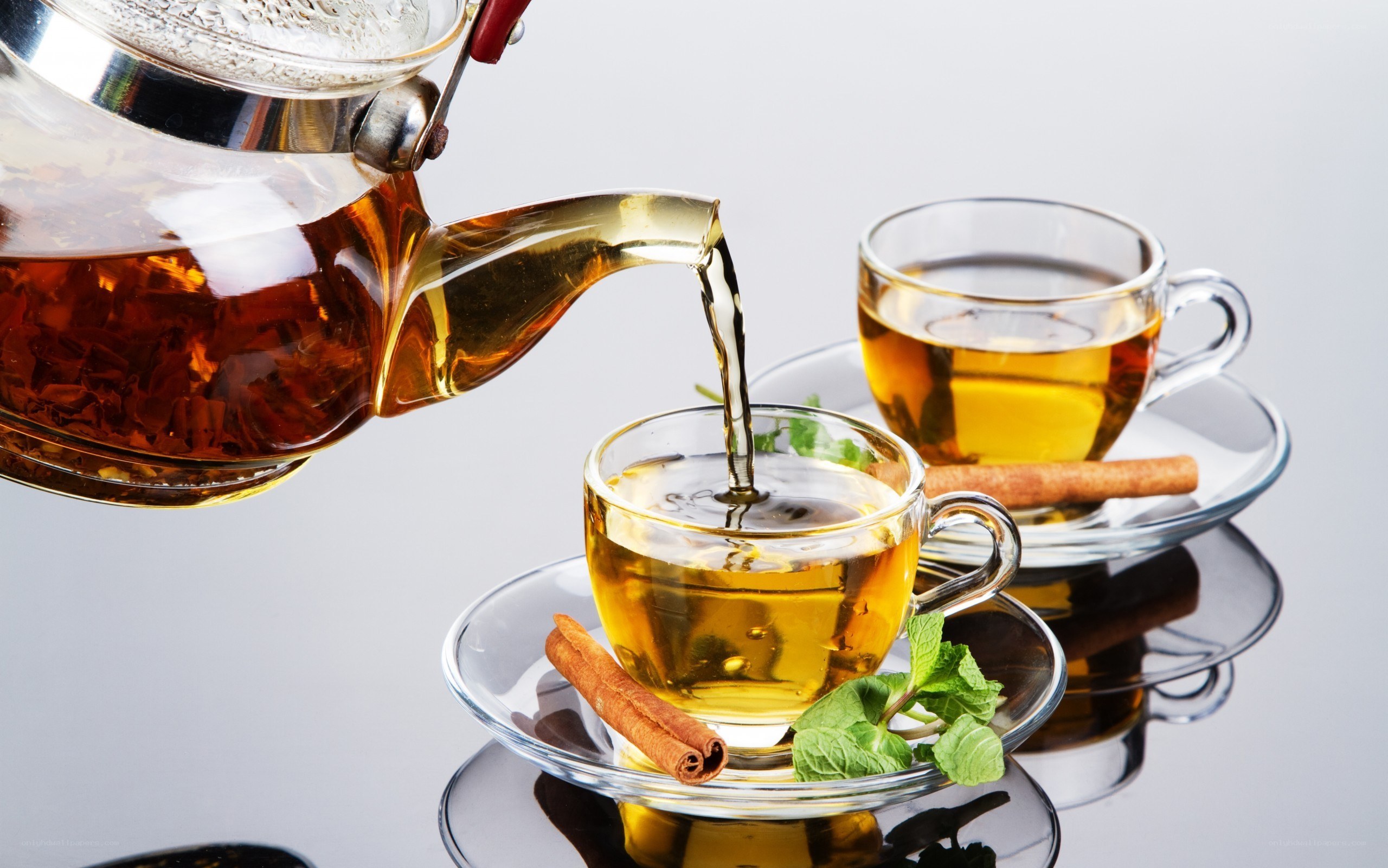Pouring tea with cinnamon and mint