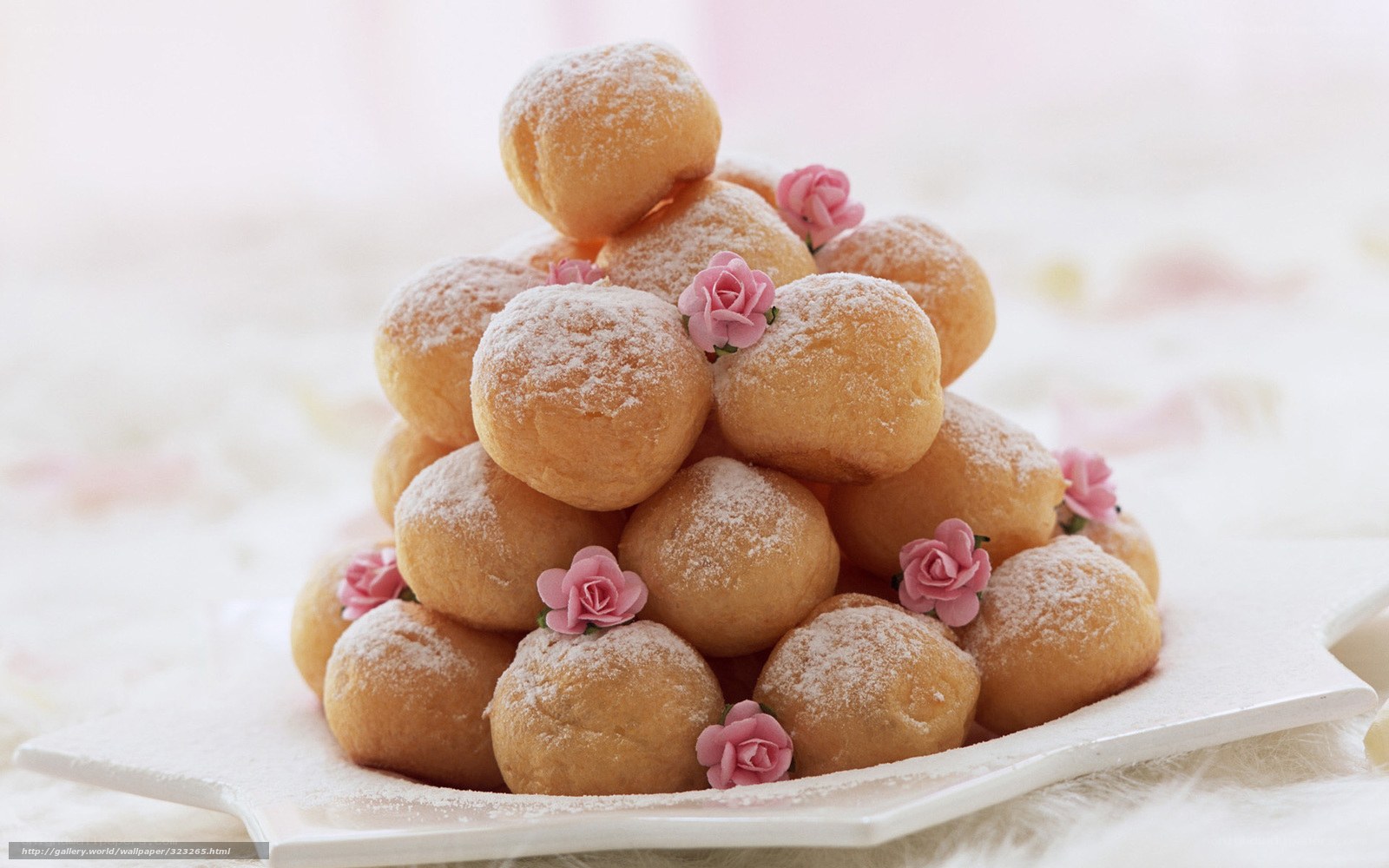powdered pastries with flowers