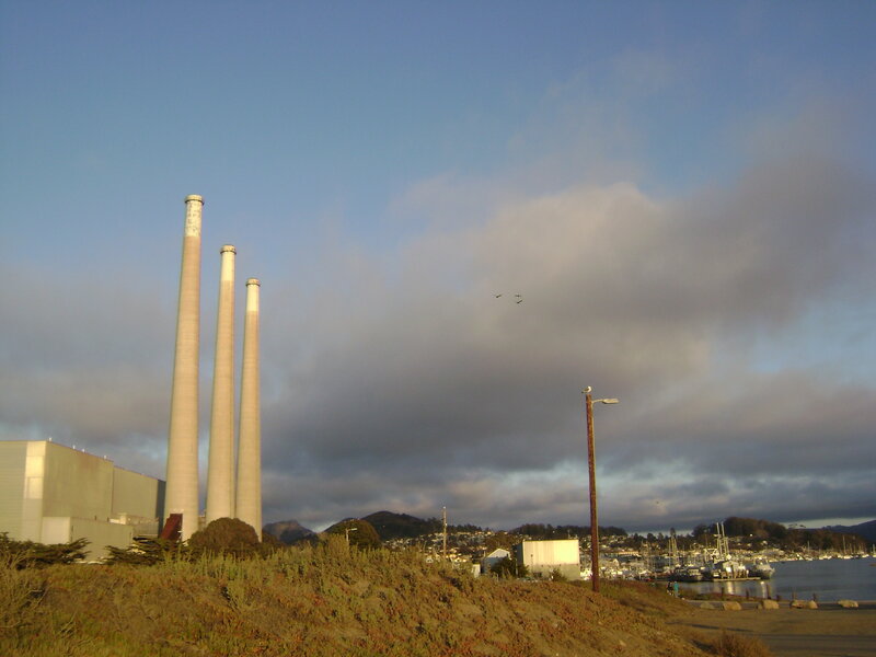 Power plant with three smokestacks
