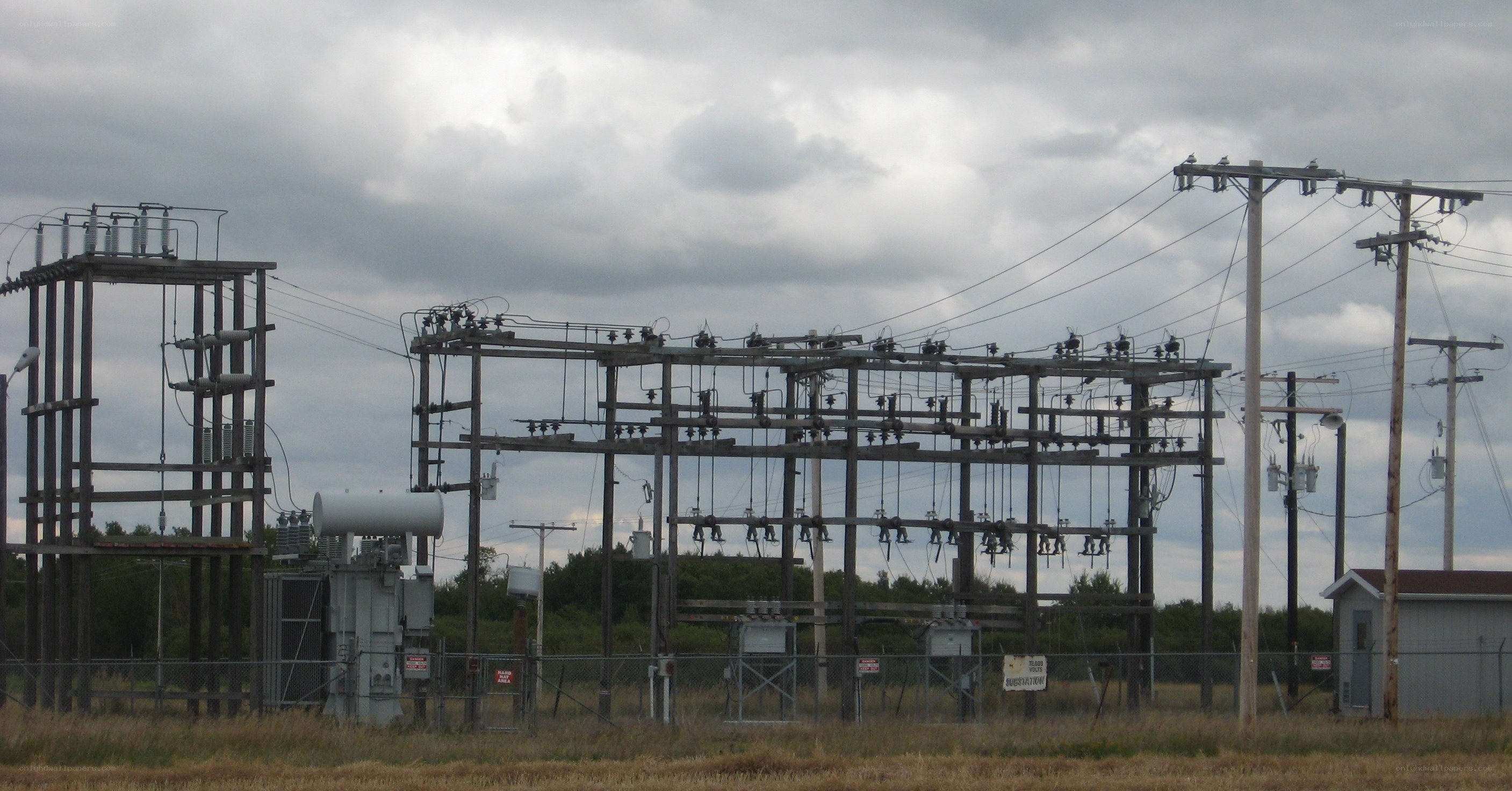 Power substation with transformers