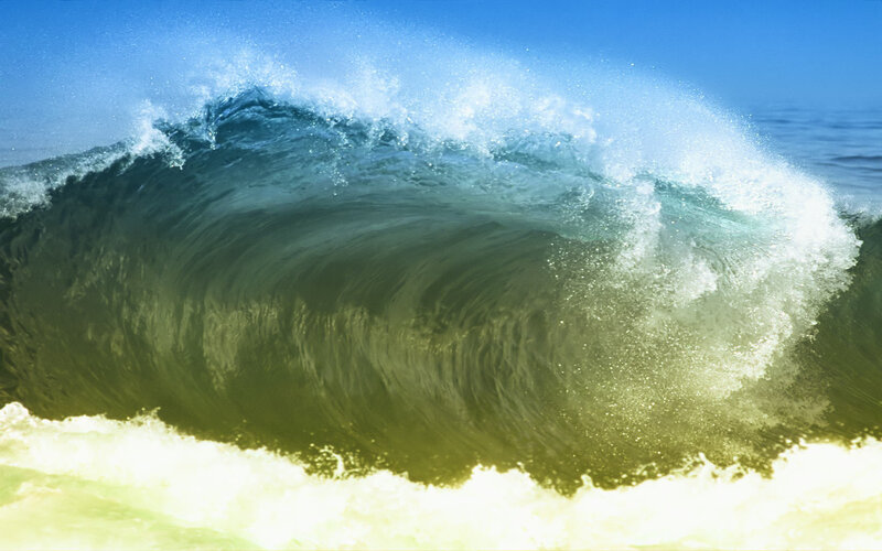 Powerful ocean wave breaking