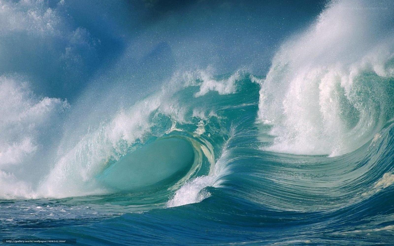Powerful ocean wave breaking