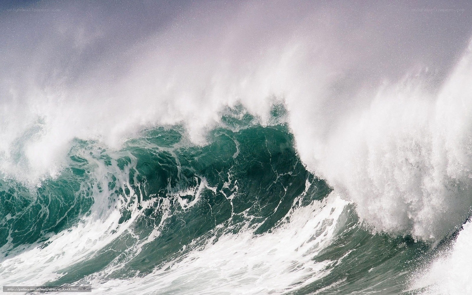 Powerful ocean wave crashing